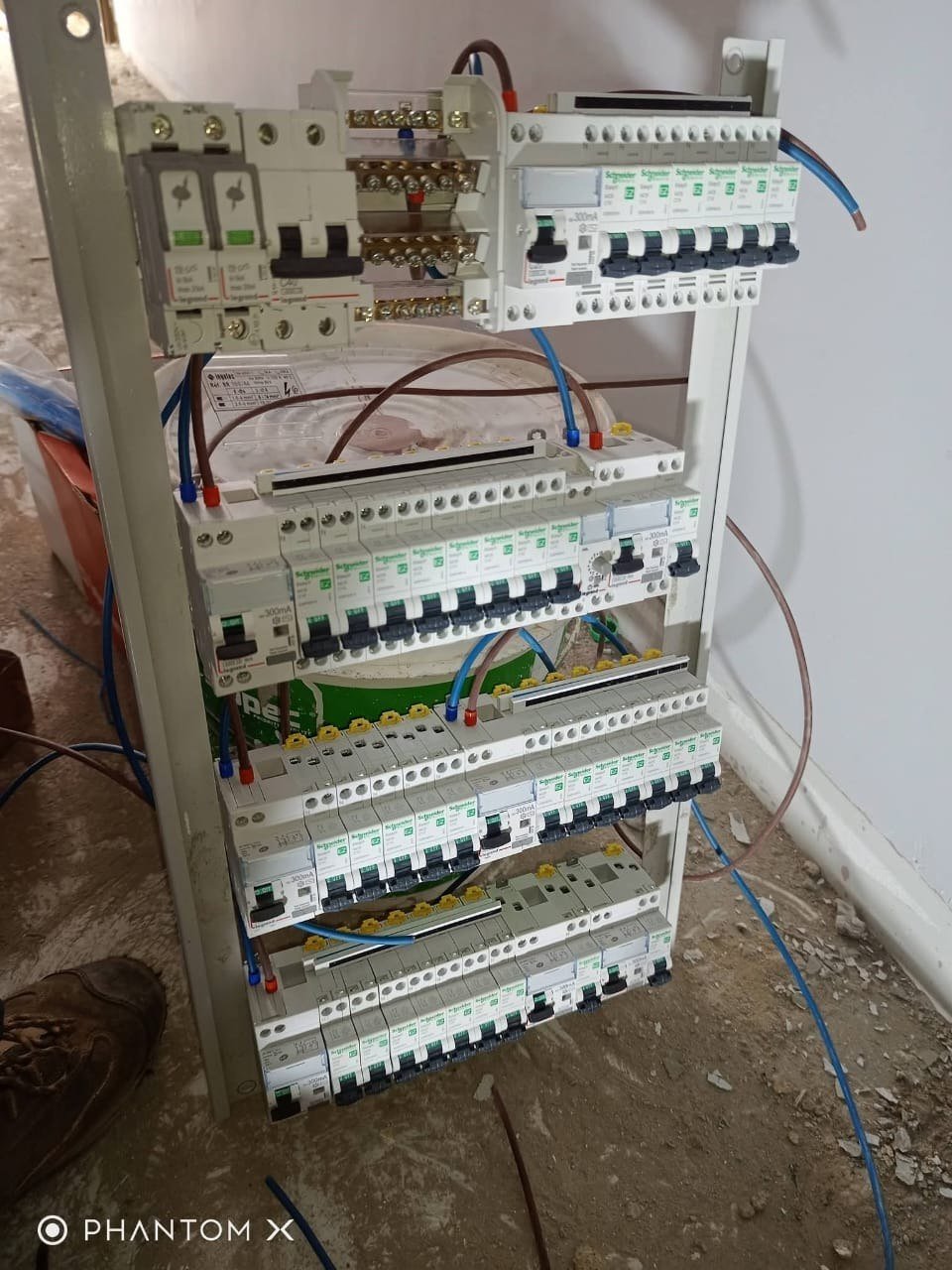 Armoire électrique divisionnaire entièrement câblée sur rail DIN