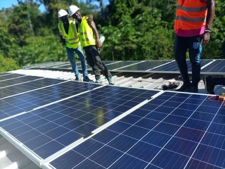 Installation de panneaux solaires photovoltaïques